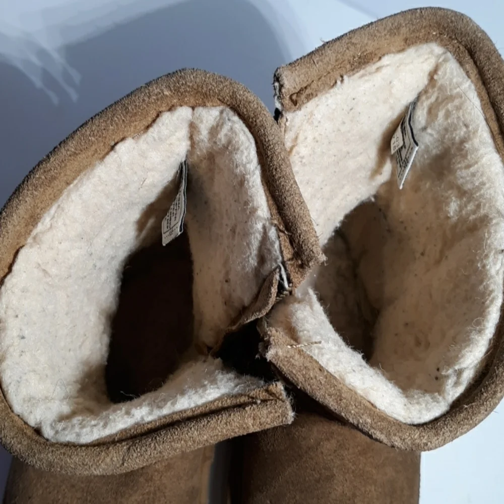 Bearpaw girls sz 11 fuzzy boots